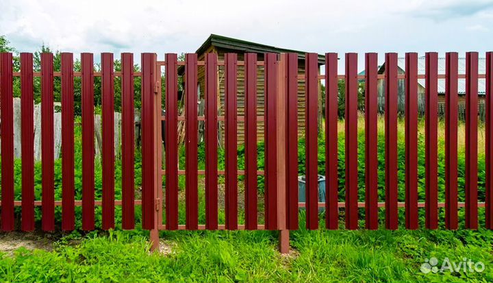Забор из евроштакетника,ворота под ключ