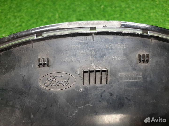 В наличии: приборная панель Ford Focus 2