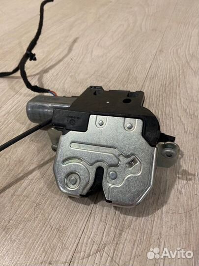 Замок багажника Mercedes Benz S500L W221 M273.961