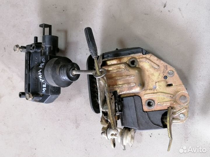 Замок двери перед.правый Mercedes-Benz 190 W201