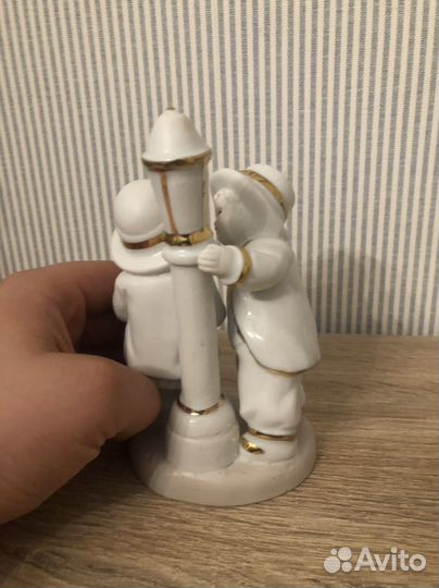 Статуэтка фарфоровая
