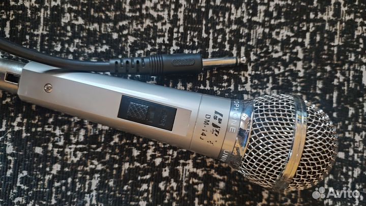 Микрофон для караоке проводной