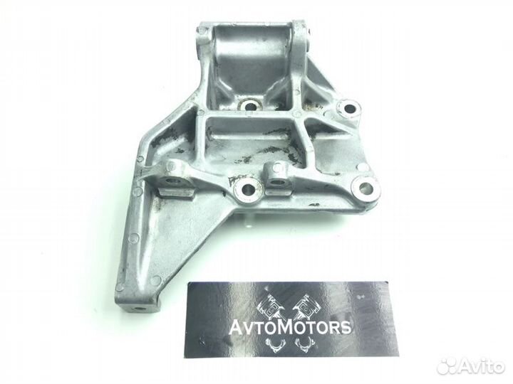 Кронштейн компрессора кондиционера Nissan RB25DE