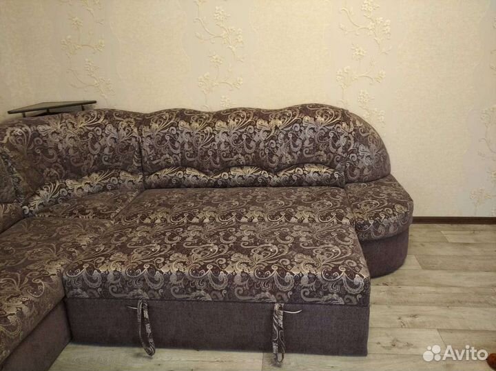 Большой угловой диван