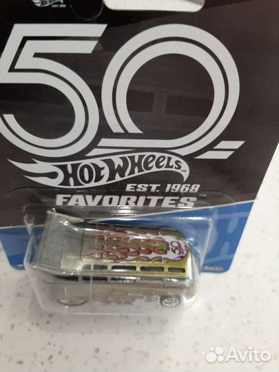 Hot Wheels Volkswagen T1 drag bus Favorites 1:64