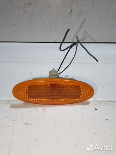 Повторитель в крыло mazda capella gwew