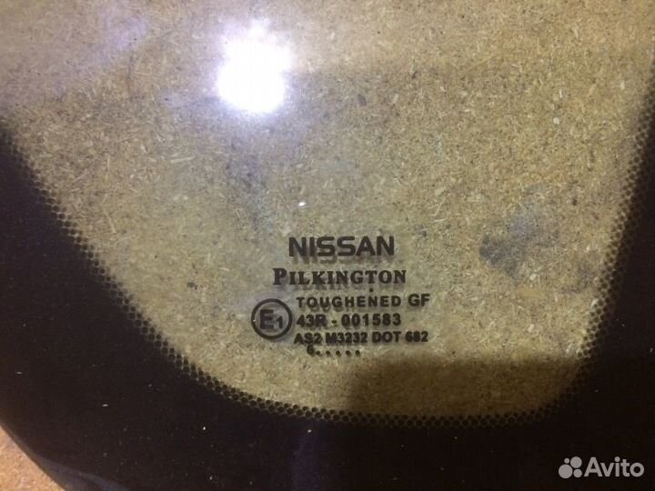 833009U000 Стекло кузова правое Nissan Note E11