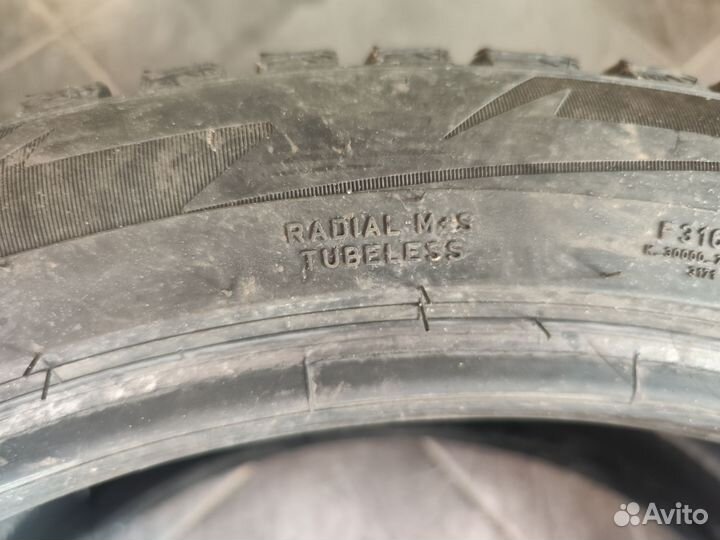 Pirelli Ice Zero 2 285/40 R22