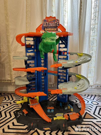 Набор Hot Wheels гараж трэк ultimate garage