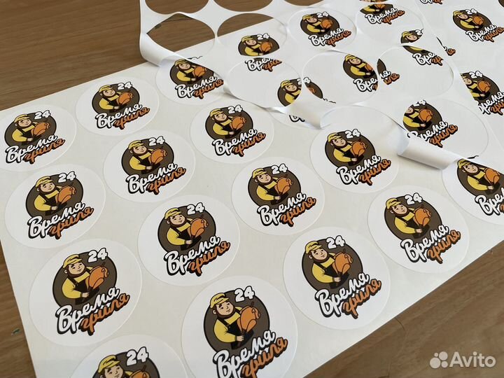 Печать наклеек с контурной резкой