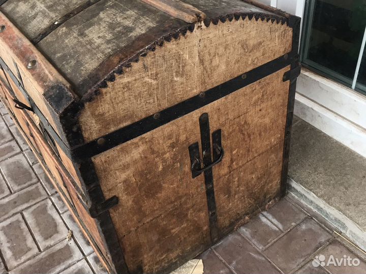 Сундук старинный