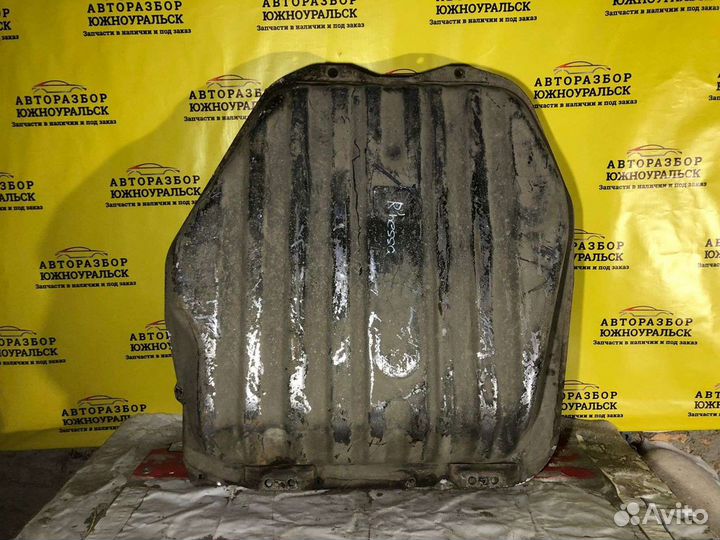 Топливный бак Nissan R nessa N30 1998