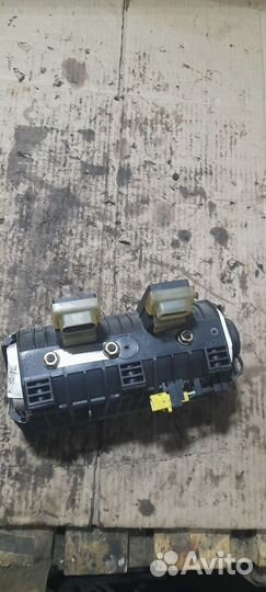 Подушка безопасности в торпедо вектра б