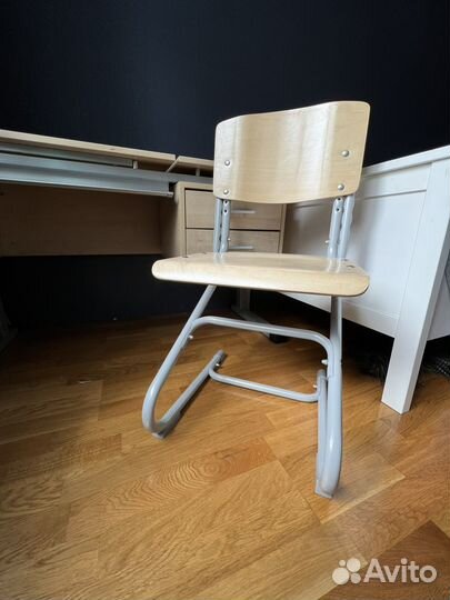 Школьная парта и стул