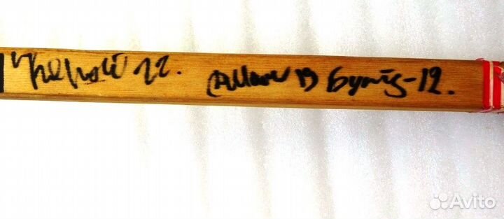 Хоккейная клюшка с автографом А. Якушева и других