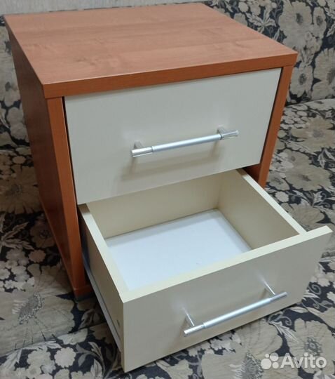 Тумбочка
