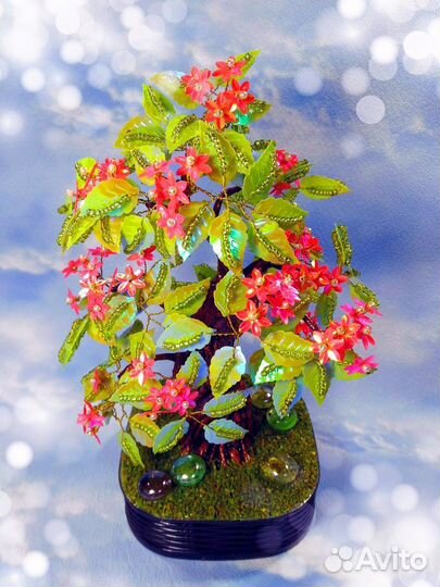 Дерево с цветами из бисера и пайеток