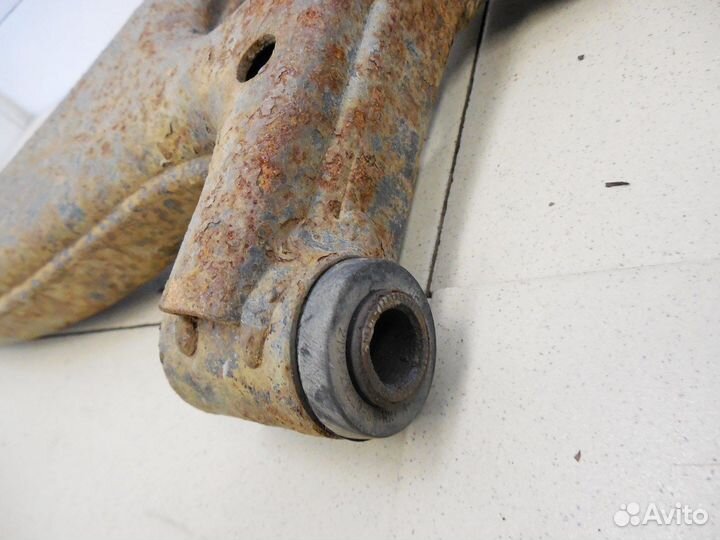 Рычаг передний нижний правый Avensis I 1997-2003