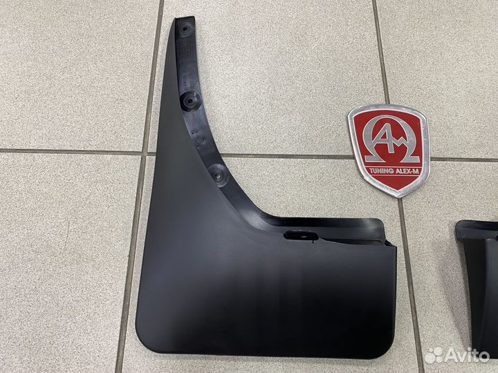 Брызговик задний правый / левый Toyota Rav-4 2006+