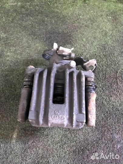 Суппорт задний правый Audi A6 C5 AGA