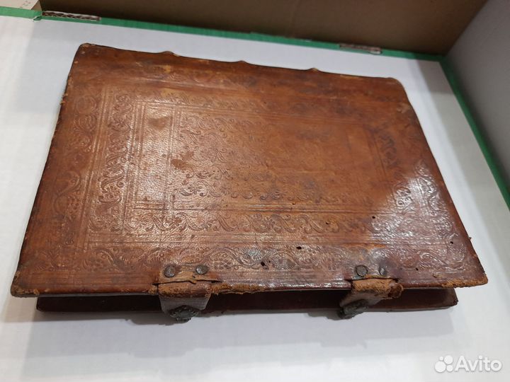 Старинная церковная книга