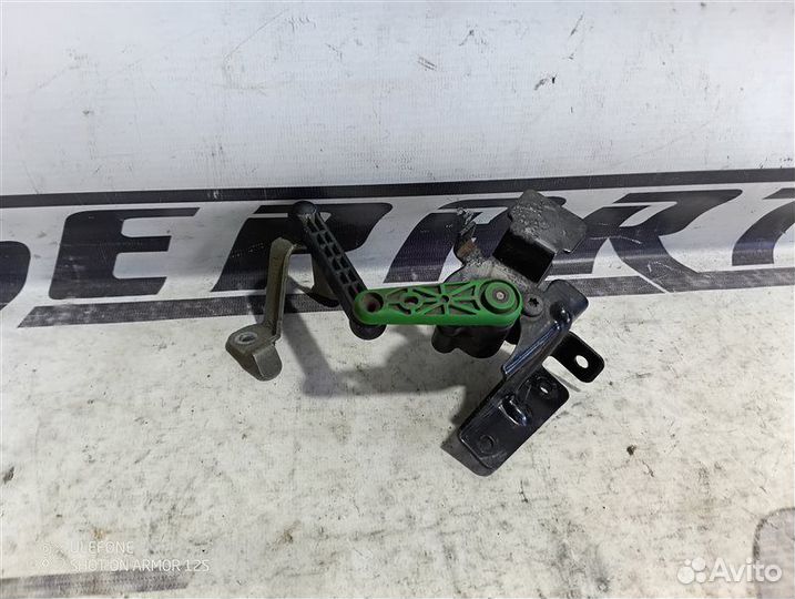 Датчик уровня подвески задний Volkswagen Passat B8