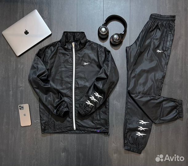 Спортивный весенний мужской костюм reebok