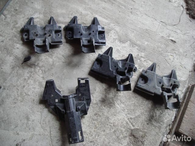 Пежо 308 кронштейн форсунки омывателя фар 07-11