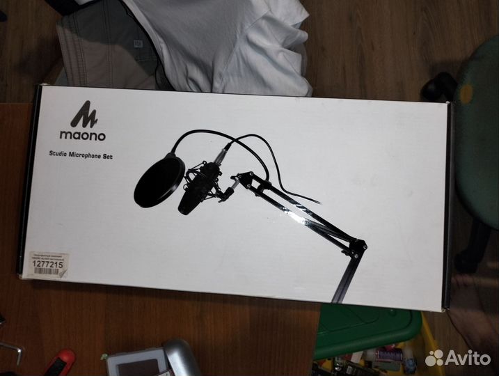 Студийный конденсаторный микрофон