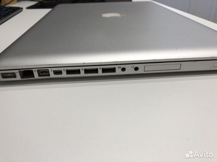 Apple MacBook Pro 17 2011 i7 16gb