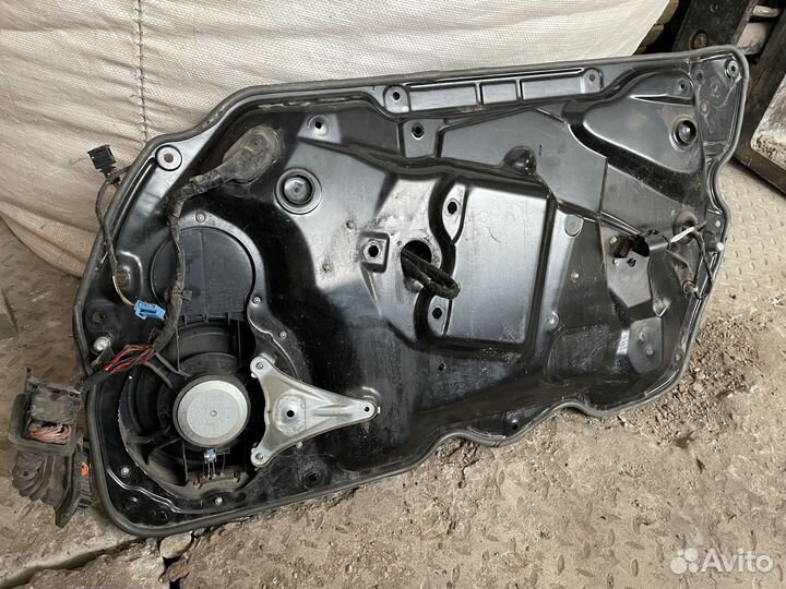 Passat b7. Внутренности водительской двери