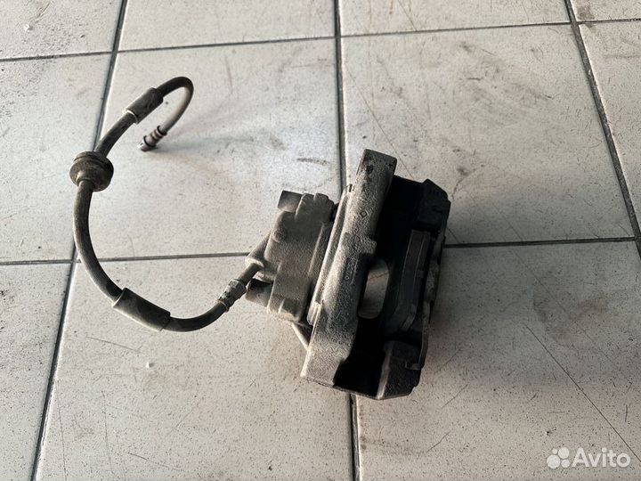 Суппорт передний левый Каравелла Т5 Caravelle T5