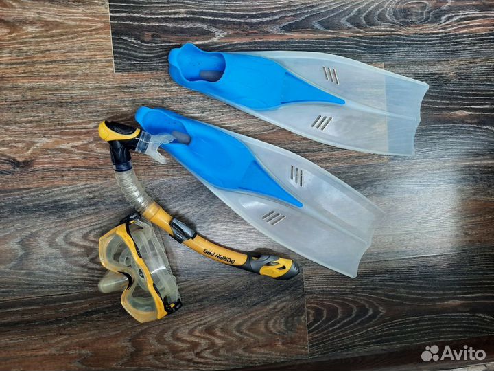 Ласты, маска с трубкой и очки для плавания