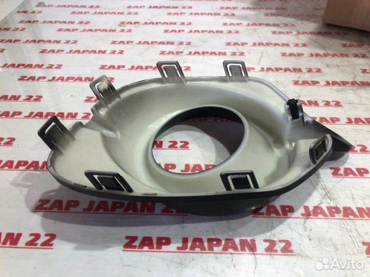 Рамка противотуманной фары передняя правая