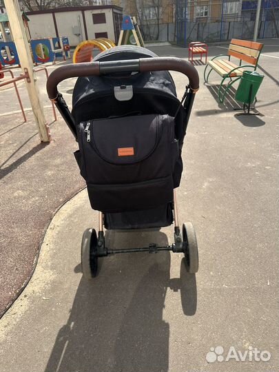 Прогулочная коляска с перекидной ручкой
