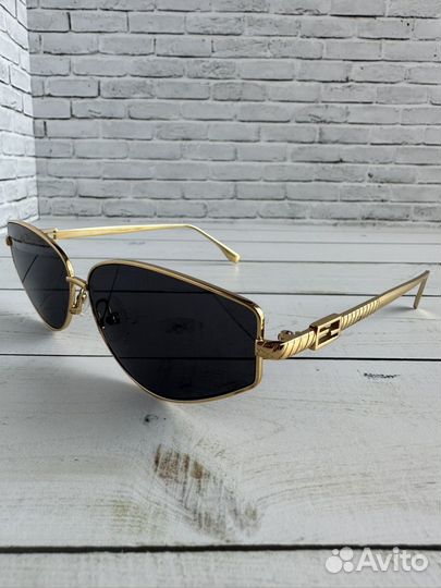 Солнцезащитные очки Fendi FE0440