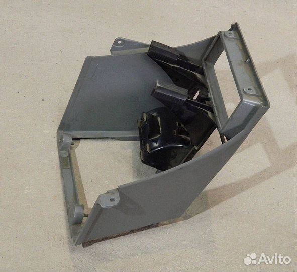 Консоль центральная Kadett E