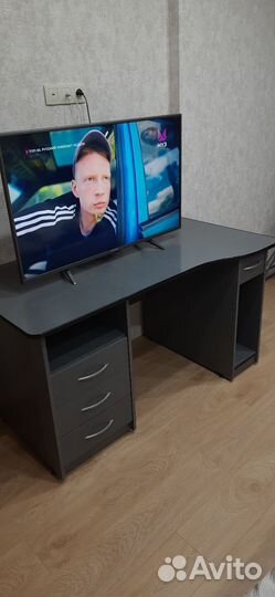 Офисный компьютерный стол