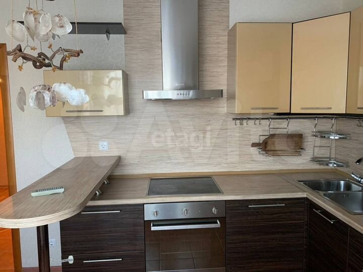 2-к. квартира, 72 м², 8/10 эт.