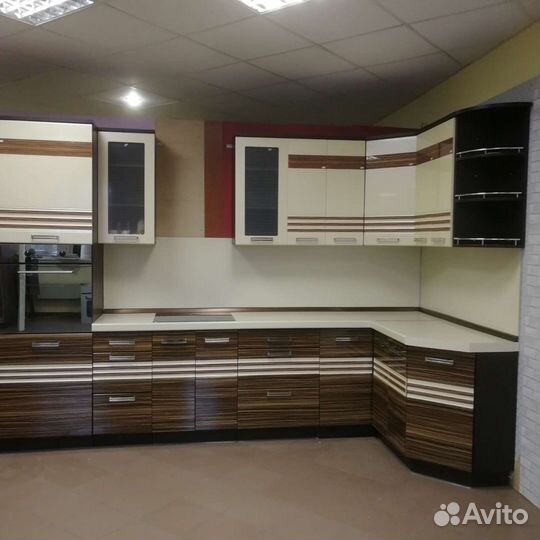 Кухонный гарнитур угловой