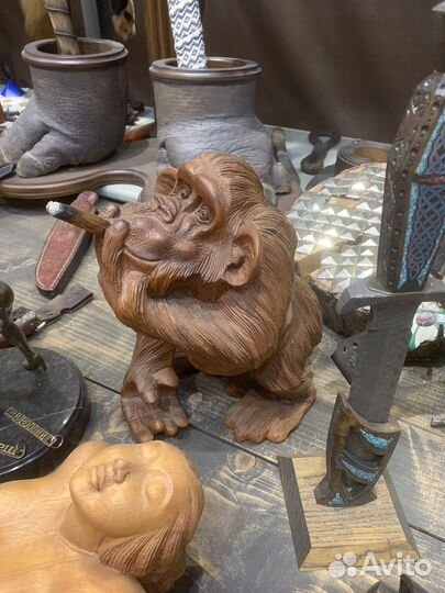 Фигура вырезанная из дерева в ручную