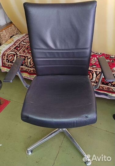 Кожаные кресла для переговорной. Kastel Италия