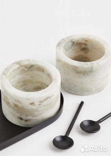 Солонка и перечница HM