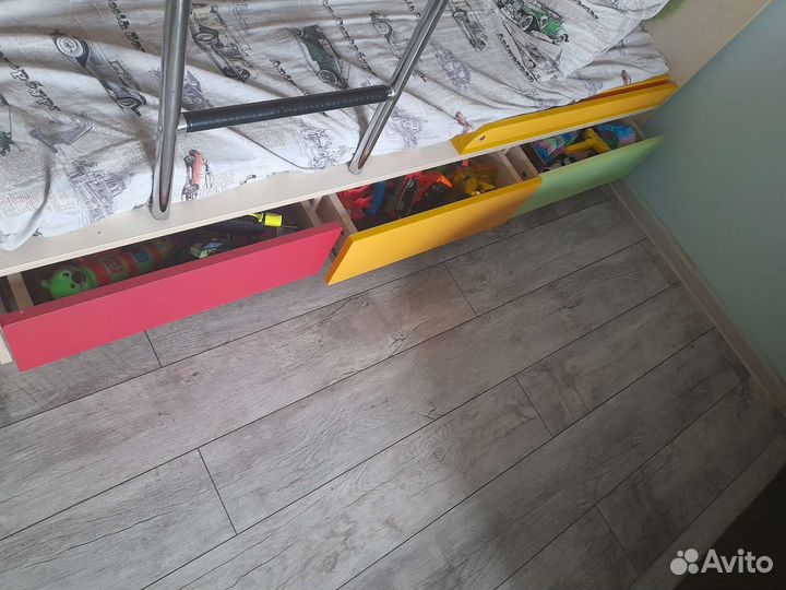 Кровать двухьярусная