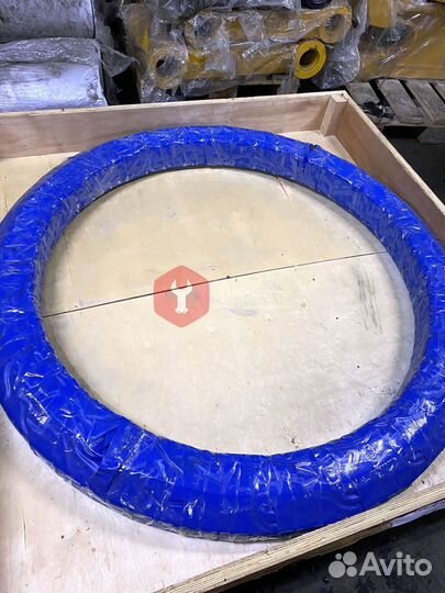 Опорно-поворотный круг Komatsu PC200LC-8