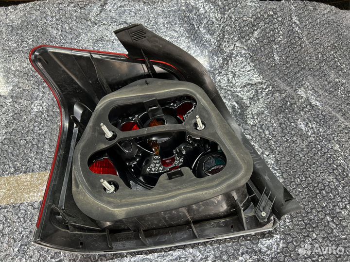 Фонарь задний Toyota Avensis T250