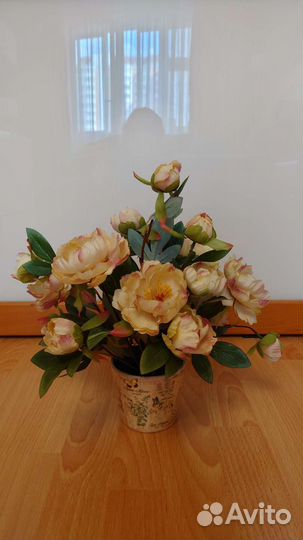 Букет из искусственных цветов Розы в горшке