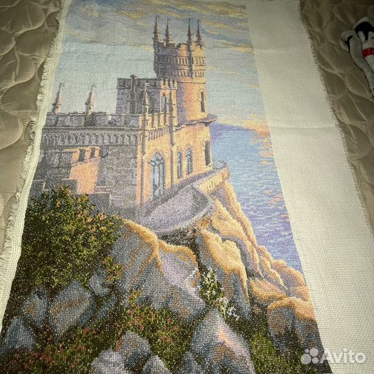 Картина вышеиа крестиком