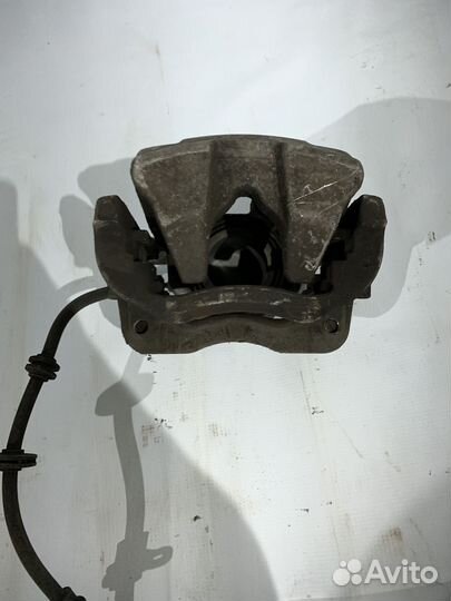 Суппорт передний левый bmw 5 g30