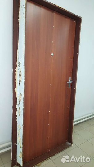 Дверь входная металлическая бу